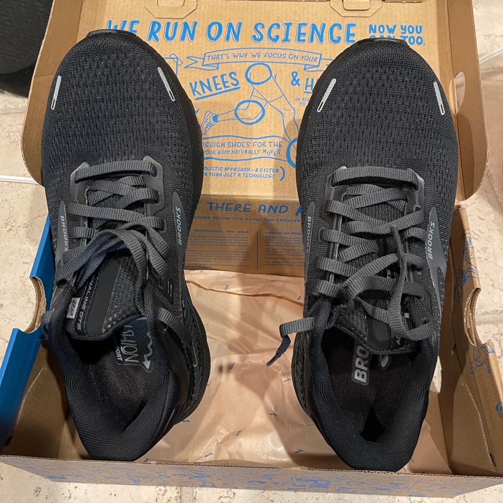 Brand new in box sneakers Brooks